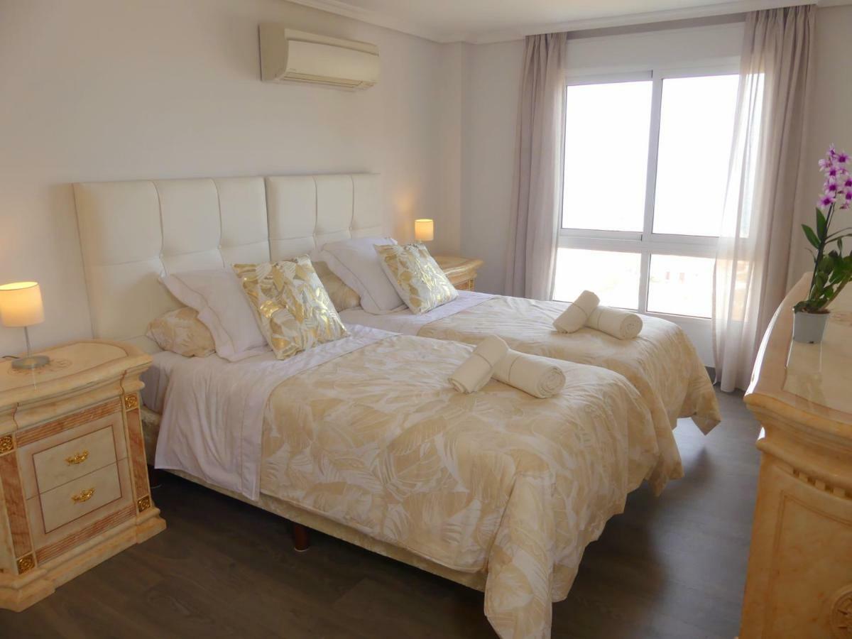 トレモリノスDuplex La Carihuela 1ª Linea De Playa Apartamento Costa Del Solアパートメント エクステリア 写真